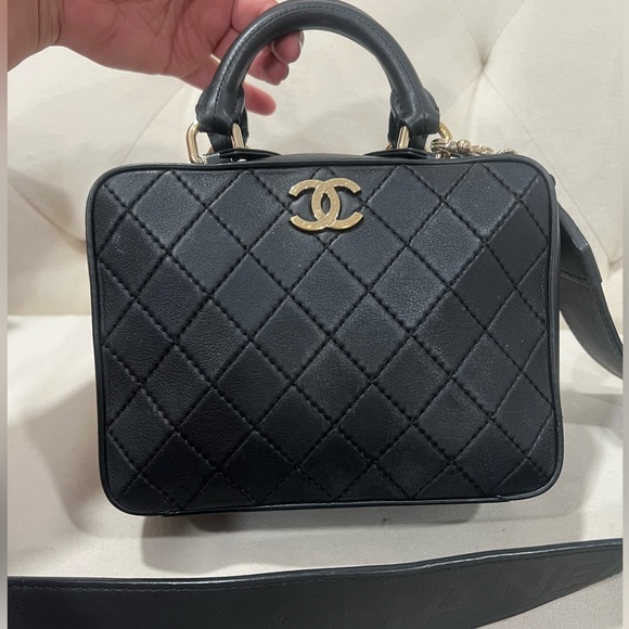 CHANEL Handbags - ❌SOLD ❌Chanel Black Leather Box double Zippy Bag